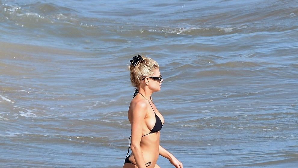 Charlotte McKinney, spectacol la plajă. Tânăra de 26 de ani a oferit un adevărat show în apă