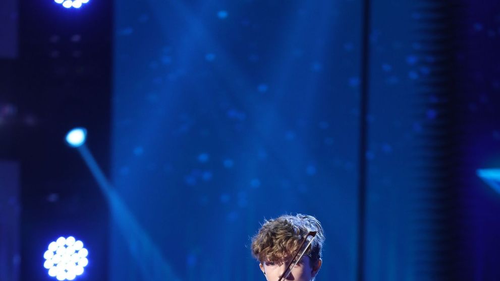 Românii au talent 2020 - Cătălin Advahov a impresionat juriul cu talentul său de a cânta la vioară și a luat 4 DA