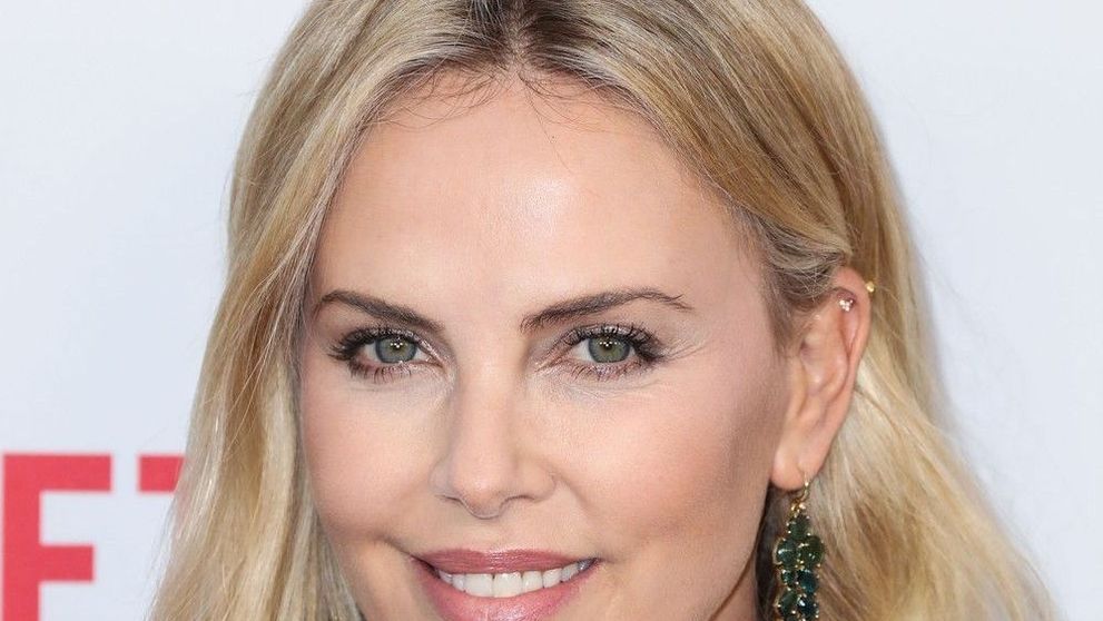 Charlize Theron: ”Nu am avut dinți până la vârsta de 11 ani”