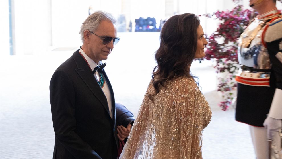 Soția lui Andrea Bocelli, apariție sublimă la dineul de la Roma, organizat în cinstea Regelui Charles al III-lea și a Reginei Camilla