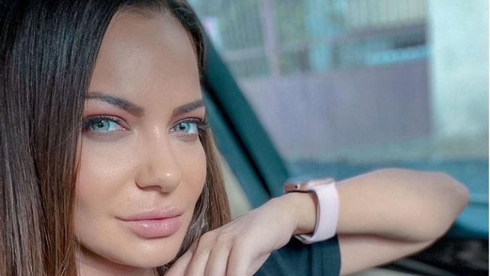 Andreea Antonescu a atras toate privirile la piscină. Cu ce costum de baie s-a remarcat cântăreața în Antalya
