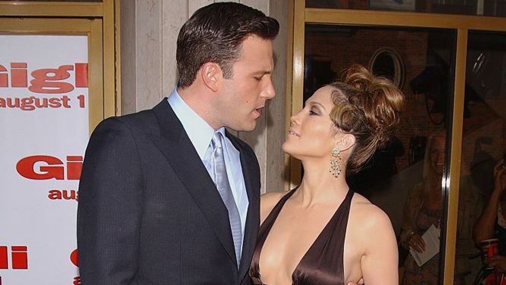 Jennifer Lopez și Ben Affleck, sărut pasional în public. Cei doi îndrăgostiți au fost filmați la un restaurant