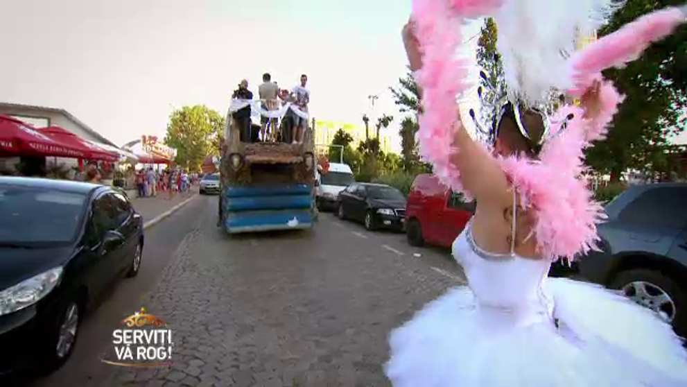 Aparitie de senzatie. Ce surpriza a oferit balerina cand s-a intors cu fata: VIDEO