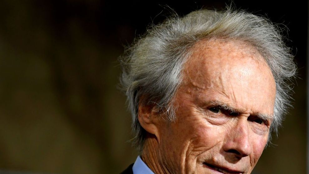 La 88 de ani, Clint Eastwood are iubită de 23 de ani. Cum arată și cine este tânăra