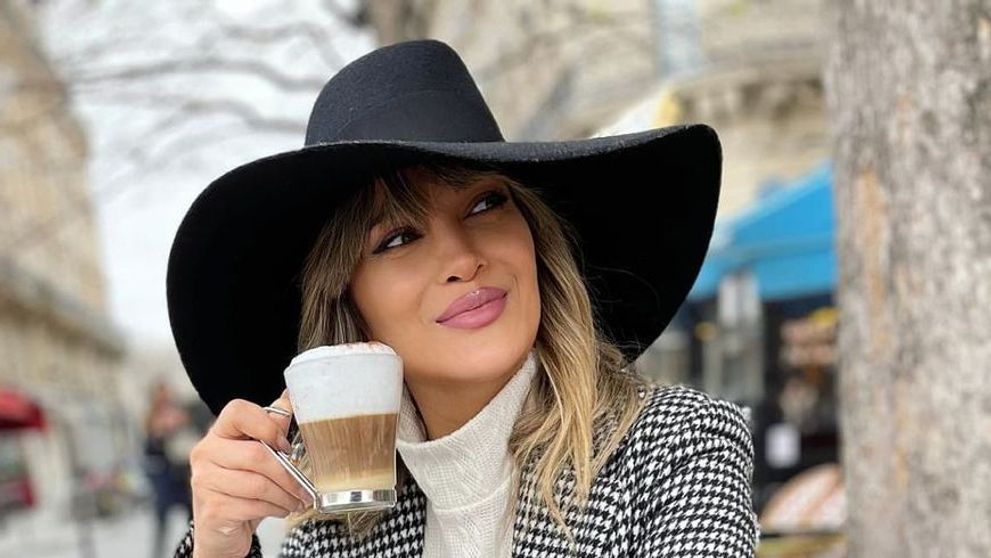 Lora a făcut parada modei la Paris. Cântăreața a atras toate privirile cu ținutele sale