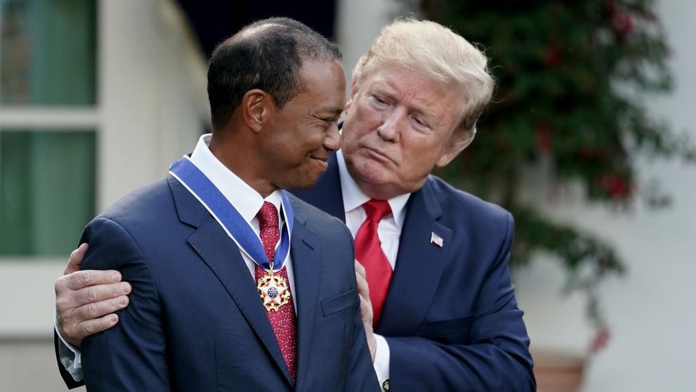 L-a rugat pe Donald Trump să-l scape de arest? Primul lucru pe care l-a făcut Tiger Woods în fața polițiștilor după ce s-a răsturnat cu mașina