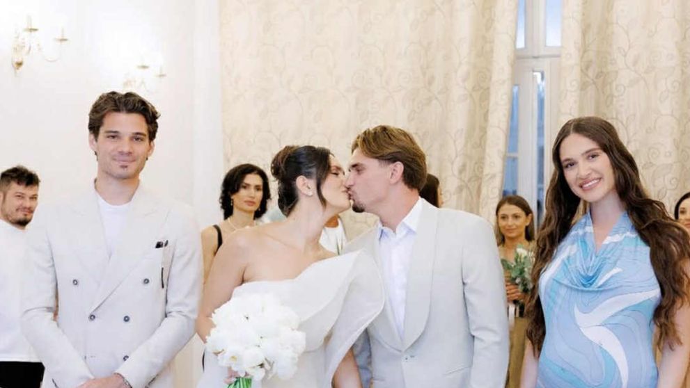 Cât costă rochia de nașă pe care Elena Hagi a purtat-o la nunta lui Răzvan Marin. Nu s-a uitat la bani și a avut o apariție spectaculoasă