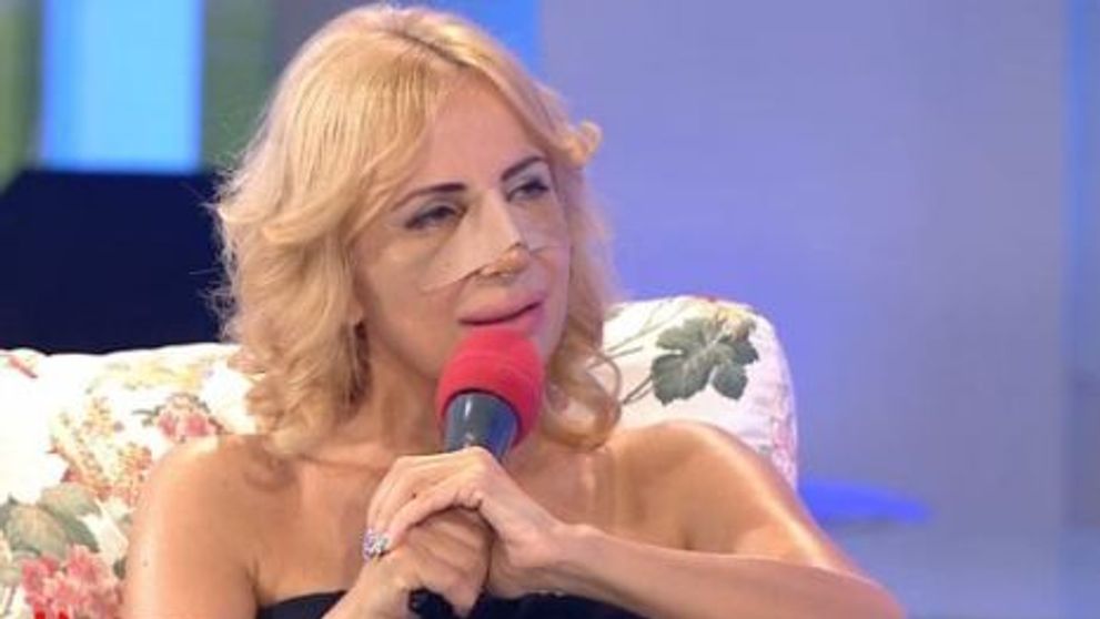Daniela Gyorfi si-a dat jos bandajul in direct la 