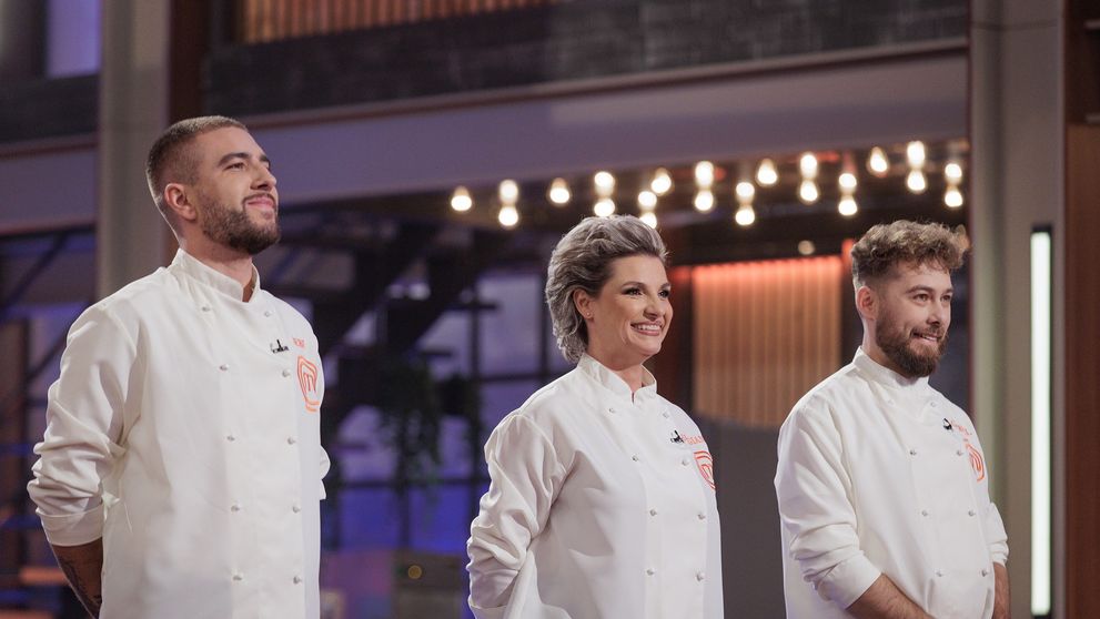 În această seară, Georgiana Ene, Gabriel Șerban și Sebi Dascălu se luptă pentru titlul de MasterChef România 2024 și marele premiu de 75.000 de euro!