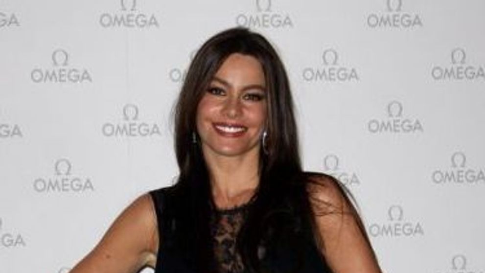 Sofia Vergara incinge nisipul pe plaja intr-o reclama.  Vezi cum arata actrita la numai 17 ani