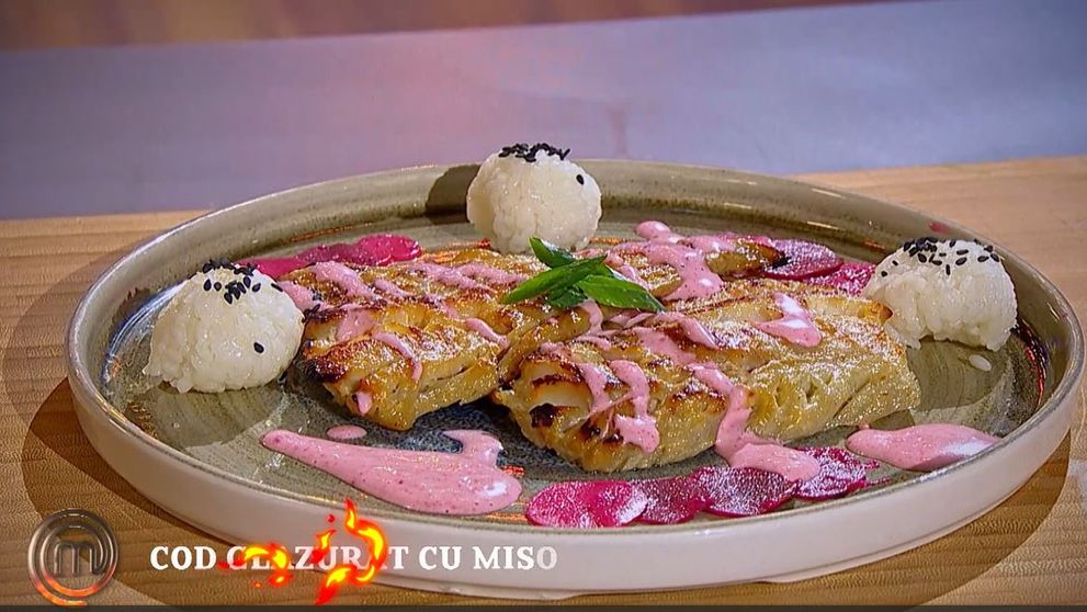 Masterchef 2024, 24 septembrie. Emily Fung - Cod cu ghimbir, sparanghel murat și maioneză de sfeclă