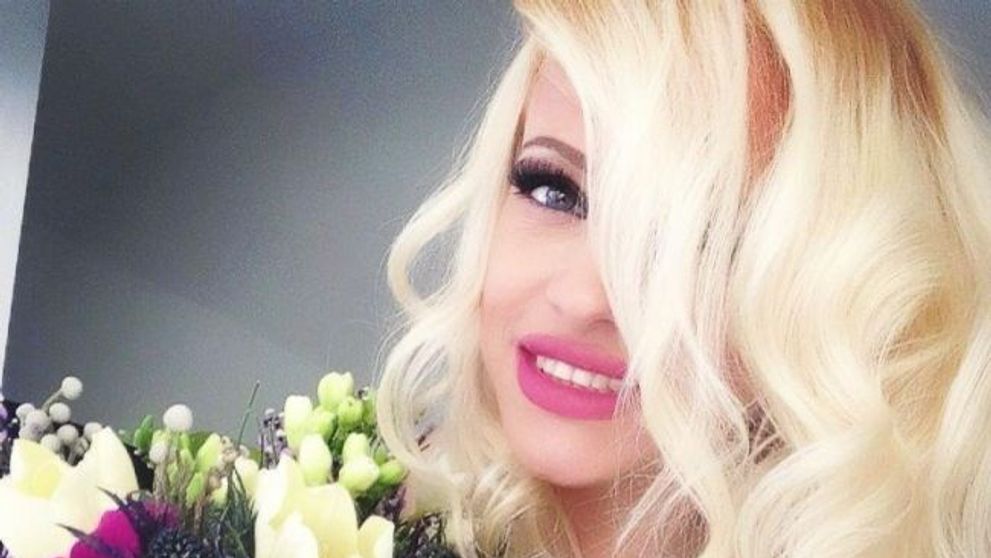 De la blond Barbie la bruneta periculoasa. Anda Adam, cu un nou look: FOTO
