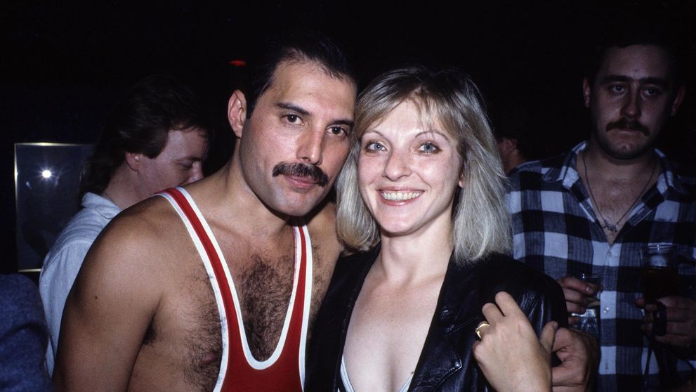Fiica secretă a lui Freddie Mercury a murit! Cauza decesului, o boală foarte rară: ”Este acum cu tatăl ei iubit”