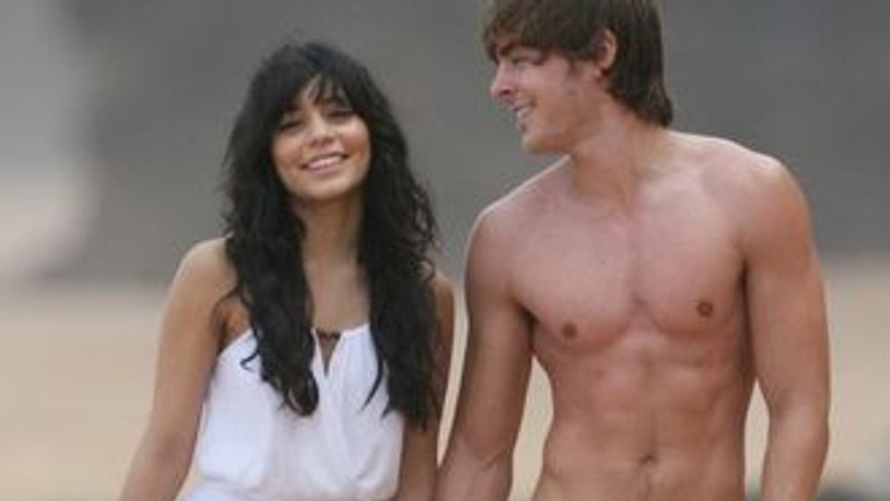 Zac Efron, fara Vanessa Hudgens, cu stripteuzele in brate!