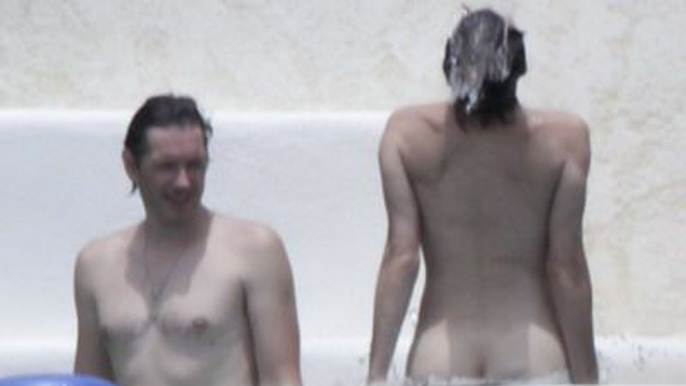 Cat de SEXY arata Milla Jovovich la 36 de ani doar in costum de baie! FOTO