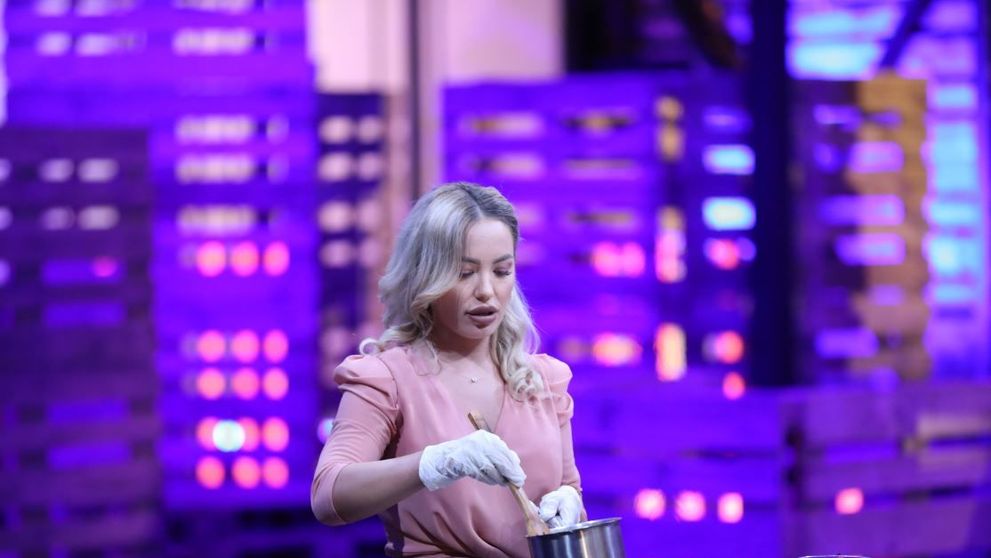 Diana Ungureanu e una dintre cele mai îndrăznețe concurente de la Masterchef! Vezi în ce ipostaze sexy pozează