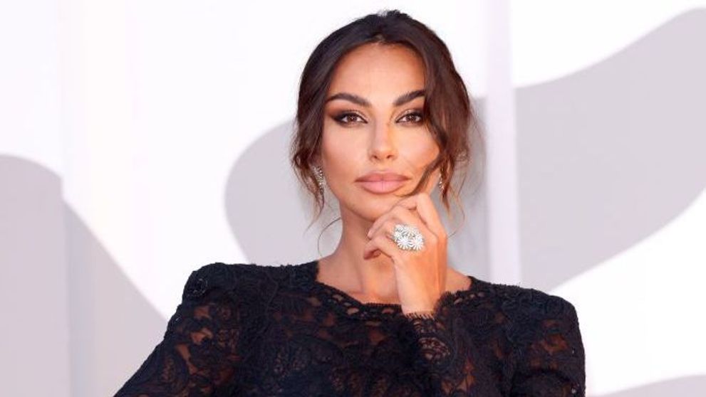Mădălina Ghenea, ciupită de o insectă înainte de a ajunge la Festivalul de la Veneția! Cum a apărut, în final, actrița