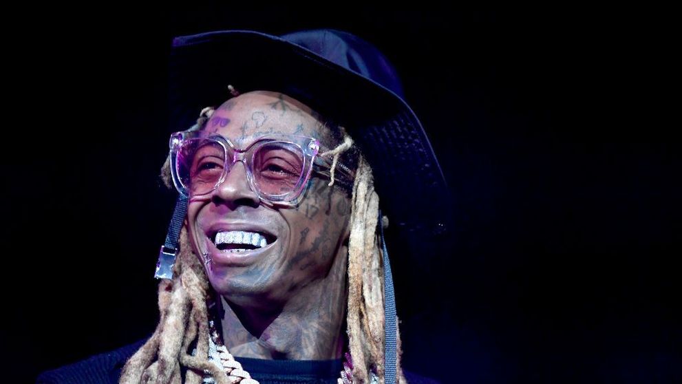 Lil Wayne, pus sub acuzare pentru posesia unei arme. Rapperul riscă 10 ani de închisoare