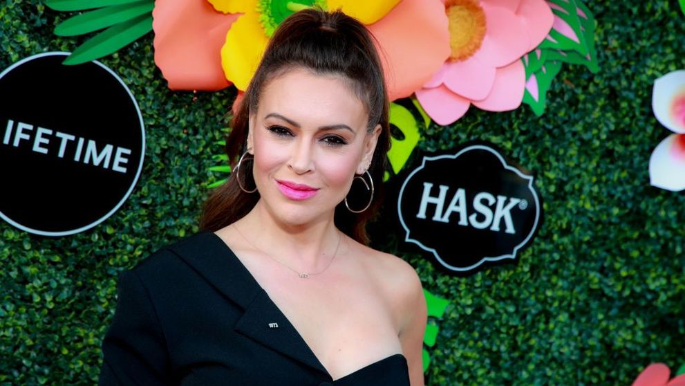 Alyssa Milano încă are probleme de sănătate din cauza infectării cu COVID-19. Cu ce simptome se confruntă actrița