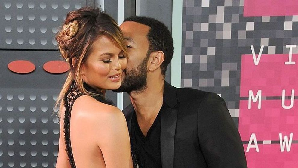 Chrissy Teigen, soția celui mai sexy bărbat din lume, are o problemă cu celulita