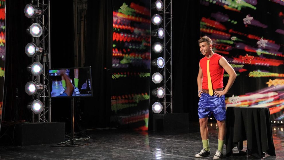 Smiley si Bartos, pacaliti de un magician. Toti s-au amuzat teribil cand au vazut ce se petrece pe scena