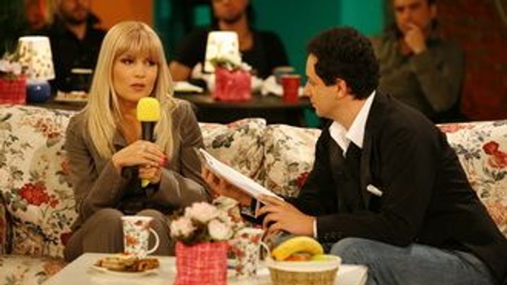 Elena Udrea lanseaza un nou trend la Happy Hour