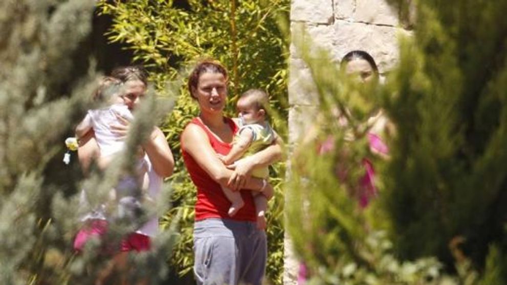 Cristiano Ronaldo schimba scutece! Mama baietelului este chelnerita! FOTO