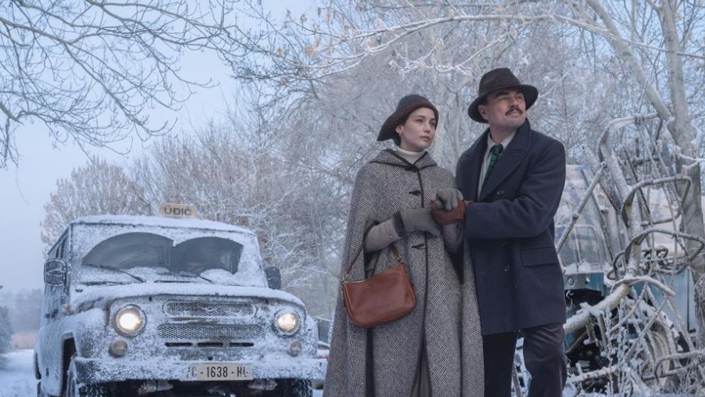 Mulți au glumit pe seama lui, spunând că „i-a furat” mustața lui Pedro Pascal. În realitate, este noul look al lui Leonardo DiCaprio pentru filmul în care joacă alături de Jennifer Lawrence