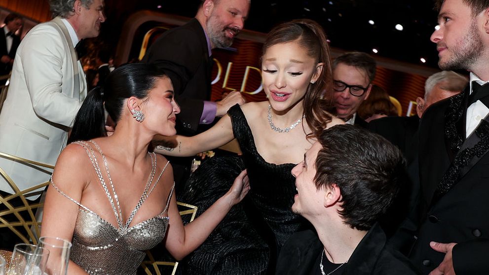 Ariana Grande, apariția care a șocat fanii la Globurile de Aur 2026! Cum a apărut actrița pe covorul roșu