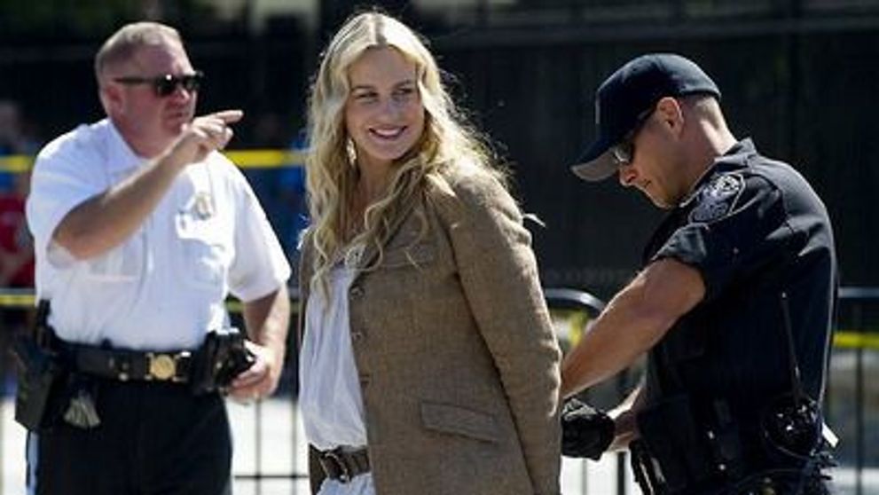 Daryl Hannah a fost arestata! Vezi motivul