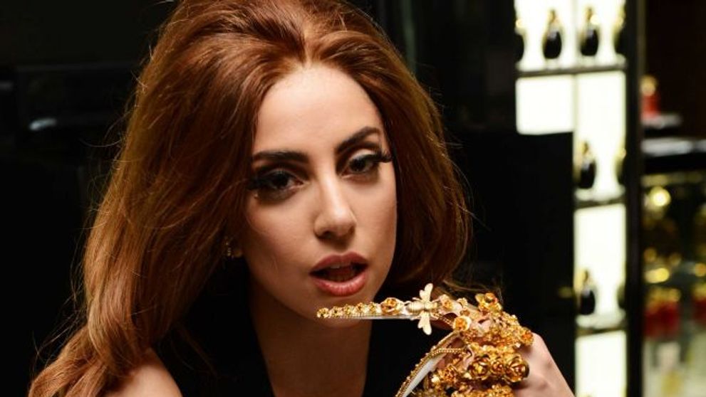 Pantofii care ar putea sa o ucida. Ce incaltaminte mortala a purtat Lady Gaga la cea mai recenta aparitie publica