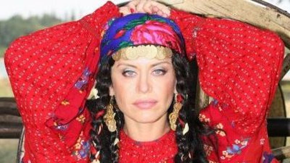 Loredana are colectii de bijuterii, peruci, haine si rochii ale Rodiei din 