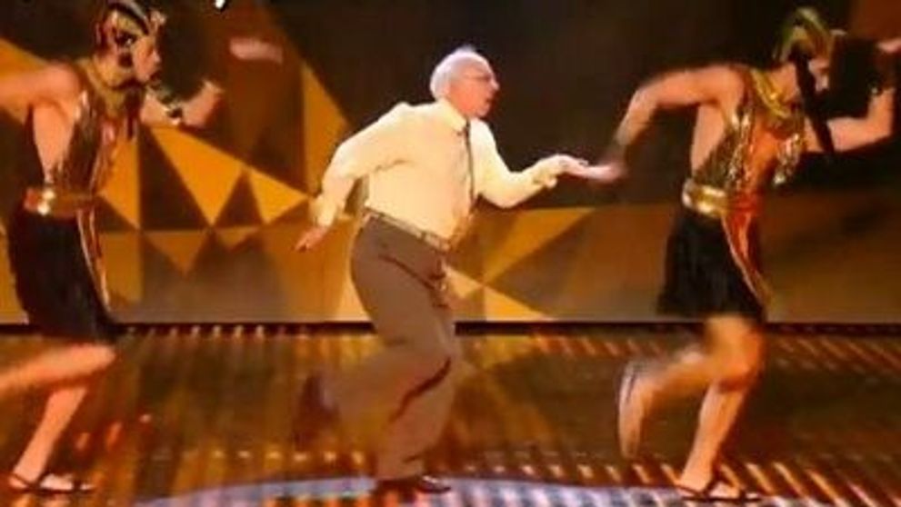 WOW! Uite ce bine a dansat un tip pe ritmuri latino si orientale la “Britain’s Got Talent”! VIDEO