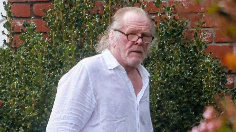 Nick Nolte, de nerecunoscut pe străzile din Malibu! Cum l-au surprins fotografii pe actorul de 82 de ani