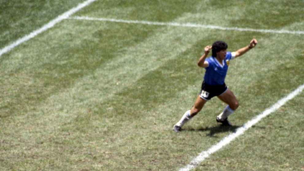 Magia Maradona încă nu s-a stins! Cu ce sumă record a fost cumpărat un tricou al regretatului Diego Maradona