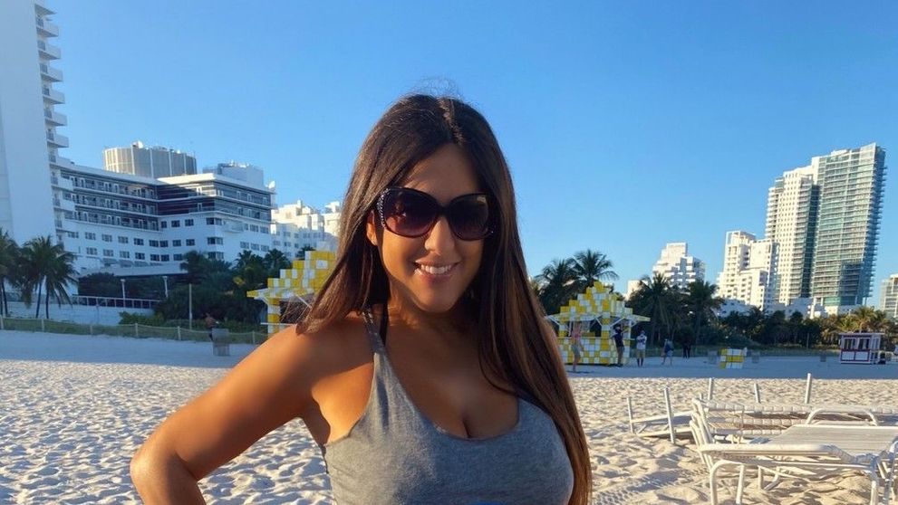 Claudia Romani, surprinsă de paparazzi în timp ce făcea sport pe plajă. Ipostazele în care a fost fotografiată