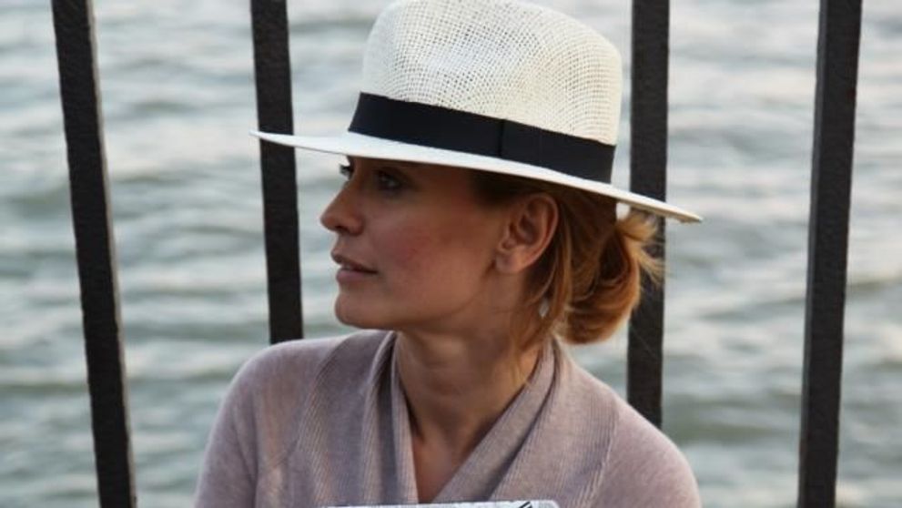 Andreea Esca a implinit ieri 40 de ani! Uite ce <span style=