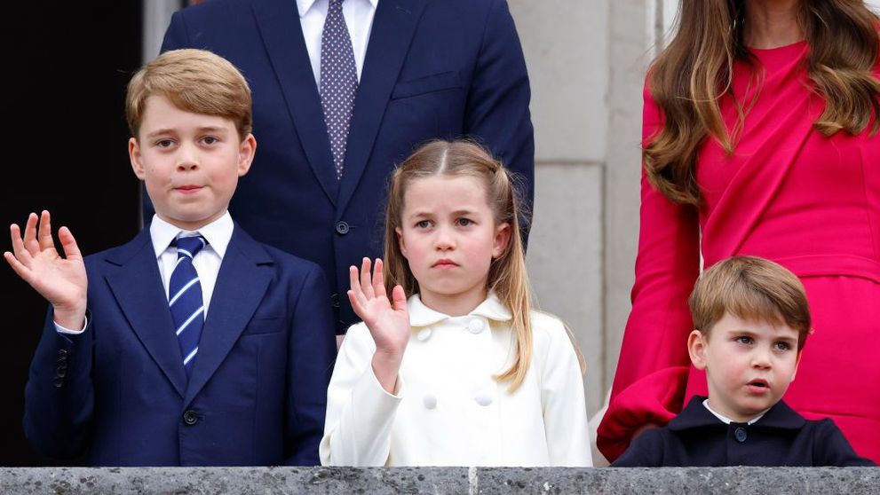 Prințul George și Prințesa Charlotte participă la înmormântarea străbunicii lor, Regina