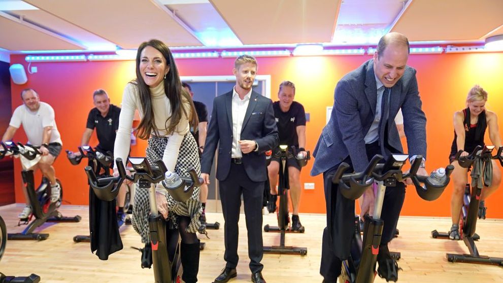 Kate Middleton, spinning în fustă și cizme cu toc! Prințesa de Wales și soțul William au oferit imaginile zilei