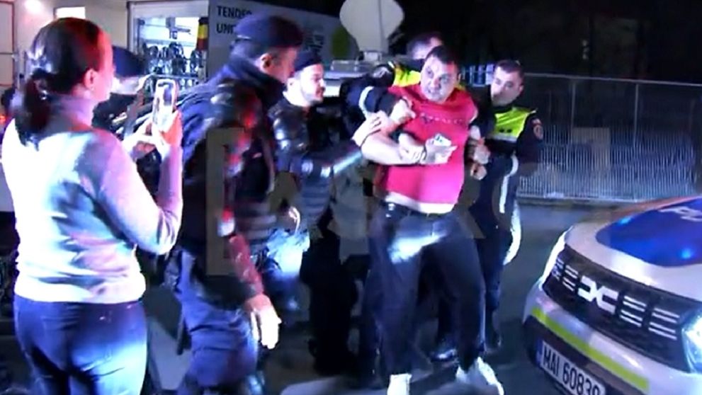 Poliția a intervenit de urgență acasă la Ionel Ganea! Fostul fotbalist și-ar fi bătut un vecin