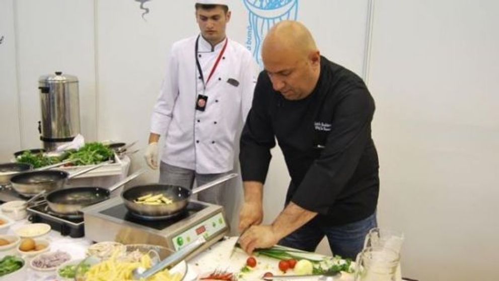 Cum a fost dat afara Chef Catalin Scarlatescu de la primul sau job. A facut un dezastru in bucatarie