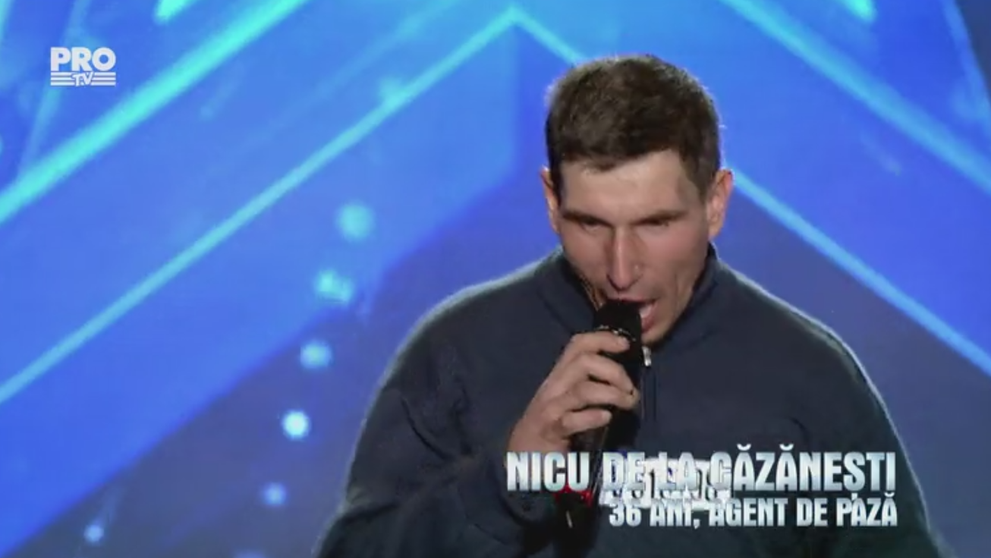Nu s-a lasat descurajat de reactiile juratilor. A cantat fara negativ o manea pe doua voci