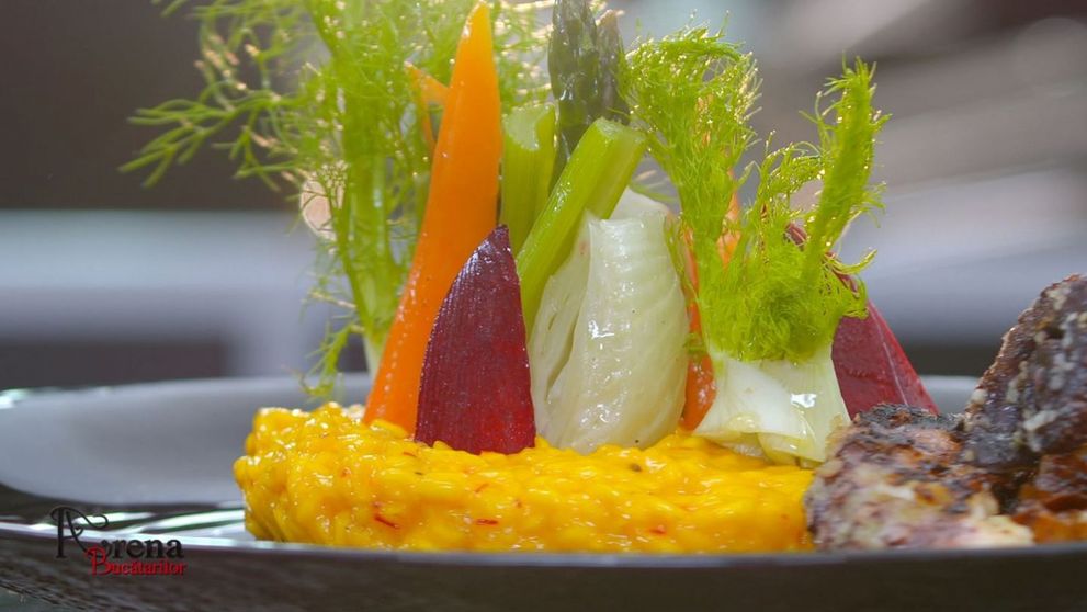 Caracatiță pe grill cu risotto alla milanese și zuppa di pesce