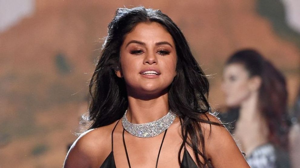 Selena Gomez a reusit sa fie sexy intr-o tinuta lejera. Cum arata atunci cand nu se asteapta sa fie fotografiata