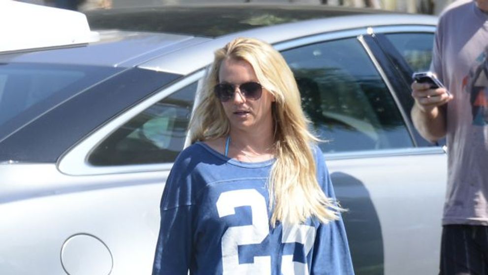 Britney Spears face senzatie in costum de baie. Ce corp ascunde cantareata pe sub hainele largi si anoste