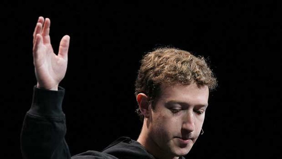 Mark Zuckerberg, la un pas de a pierde jumatate din Facebook. Ce contract a semnat fondatorul retelei acum 10 ani