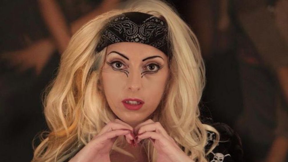 A cheltuit peste 70.000 de euro ca sa semene cu Lady Gaga. Transformarea uluitoare a unei fane obsedate de cantareata