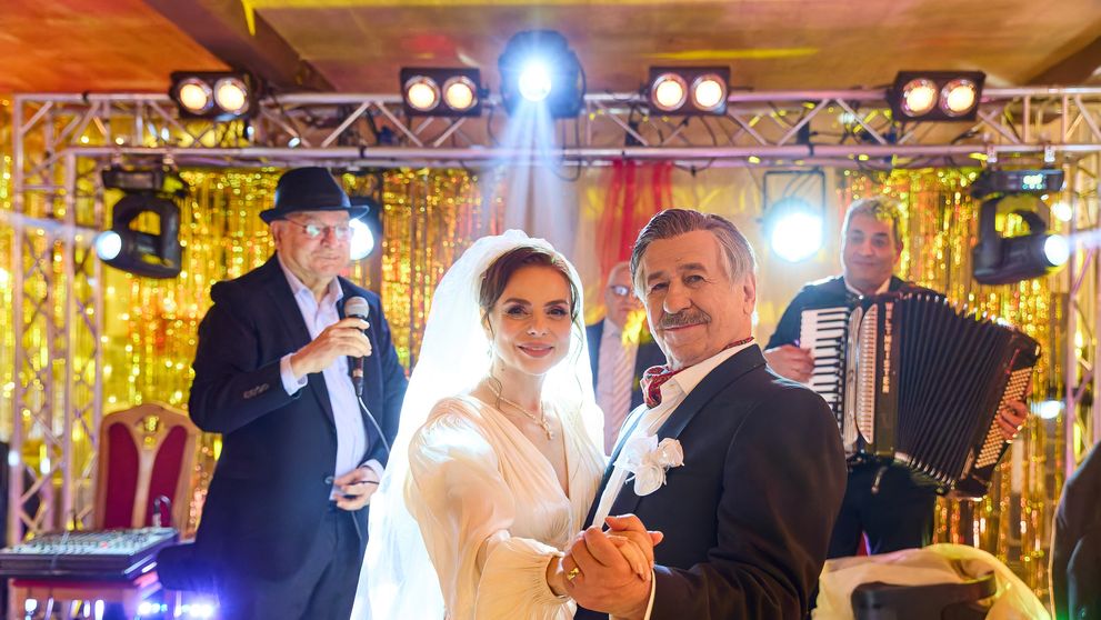 Finalul sezonului trei TĂTUȚU’ marchează evenimente neașteptate atât în fața, cât și în spatele camerelor de filmat!