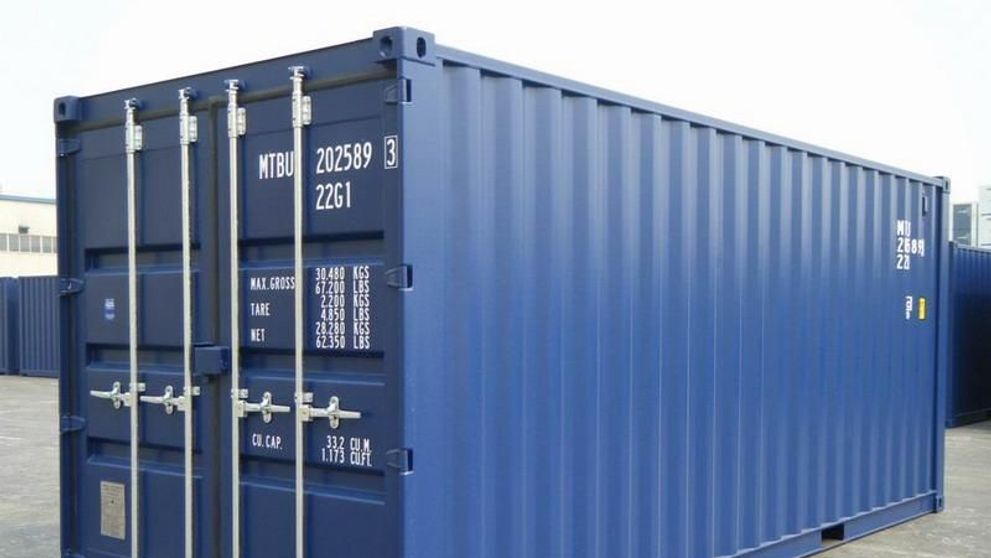 Un container de transport, transformat intr-o casuta de vis. Cum arata acum locuinta inedita in care toti vor sa petreaca o noapte