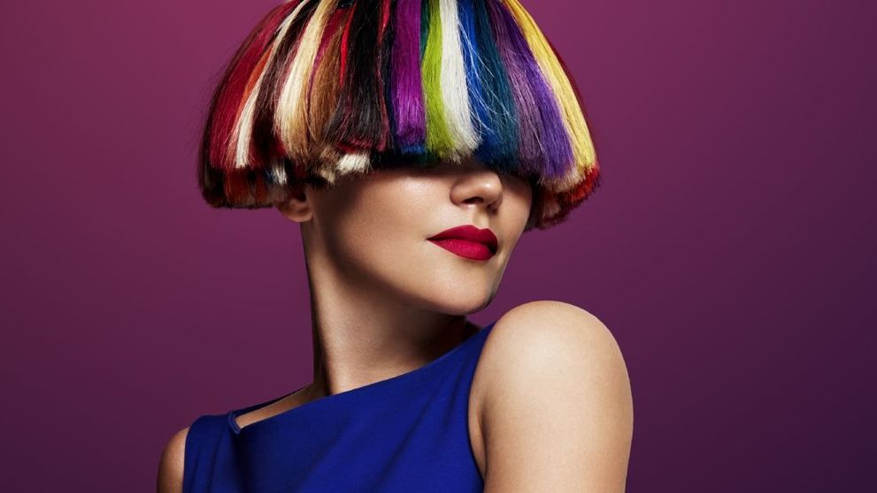 Noua moda in materie de hairstyle. Cum poti sa ai un look clasic, dar excentric, in acelasi timp